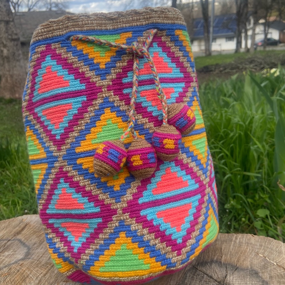 Exclusive Hand-Woven Wayúu Bag- Authentic and Colorful.